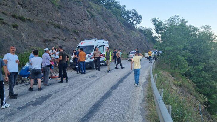 Düzce'de iki otomobilin çarpışması sonucu 8 kişi yaralandı G3