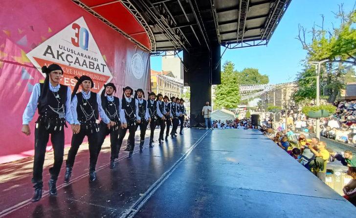 Trabzon'da "30. Uluslararası Akçaabat Müzik ve Halk Oyunları Festivali" gerçekleştirildi G3