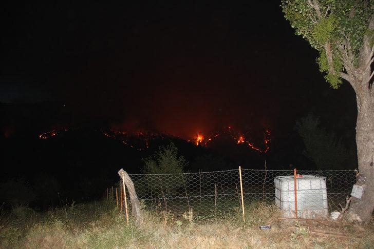 Kütahya'da çıkan orman yangınına gece görüşlü helikopterle müdahale ediliyor G4