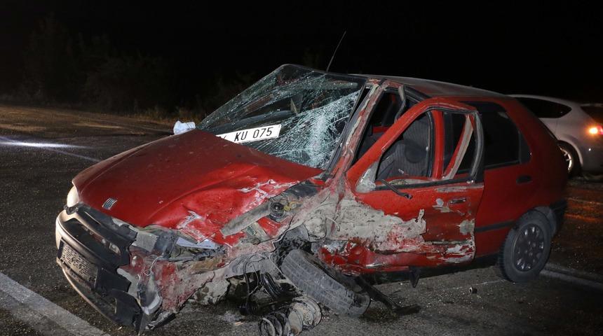 Uşak'ta iki otomobil çarpıştı, 3 kişi yaralandı