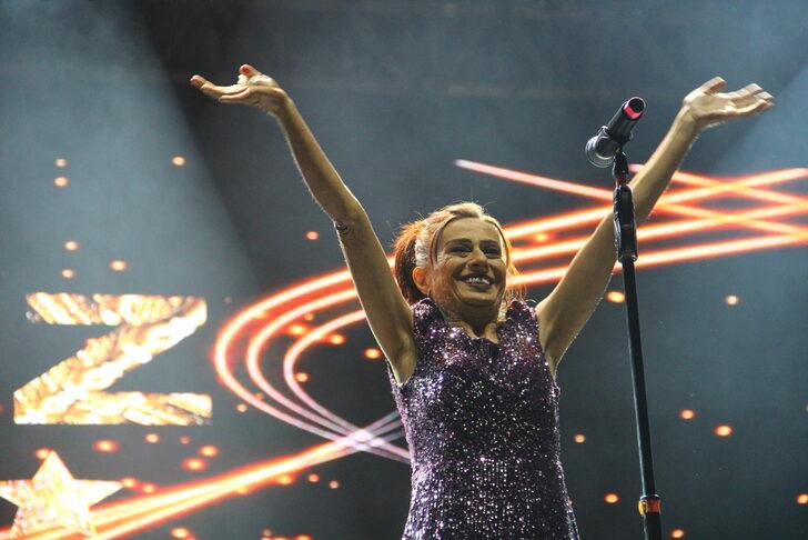 Zonguldak'ta Yıldız Tilbe, Koray Avcı ve Madrigal konser verdi G3