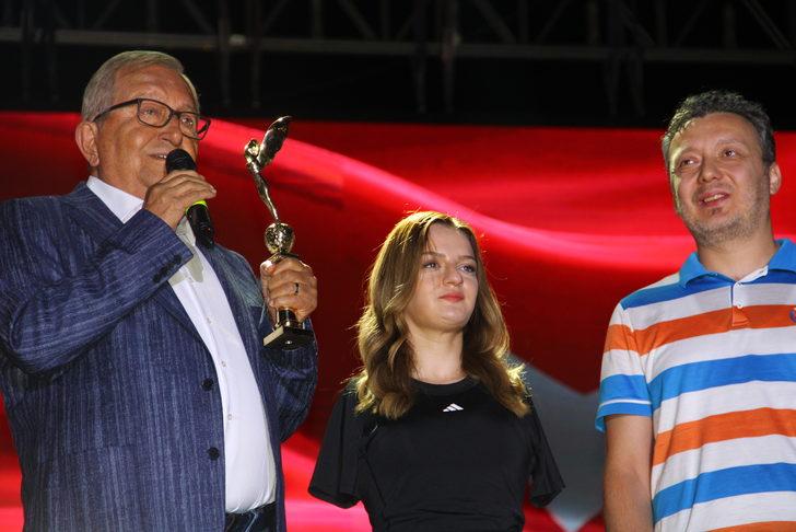 Zonguldak'ta Yıldız Tilbe, Koray Avcı ve Madrigal konser verdi G5