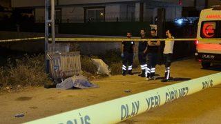 Adana'da sokak ortasında silahlı çatışma! 2 ölü, 3 yaralı