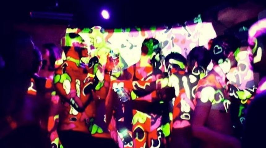 Fransa'da çok konuşulan yeni trend: Çıplak partileme!