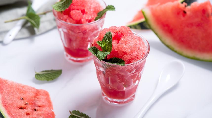 Serinletici karpuz sorbe tarifi! Sıcaktan bunaldığınız her an yapmak isteyeceksiniz