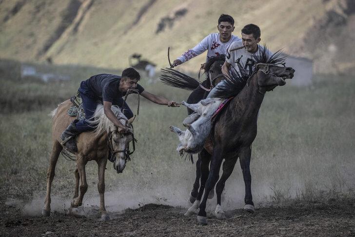 Kırgız Türkleri, ata yadigarı "Kökbörü"yü dört nala geleceğe taşıyor G2