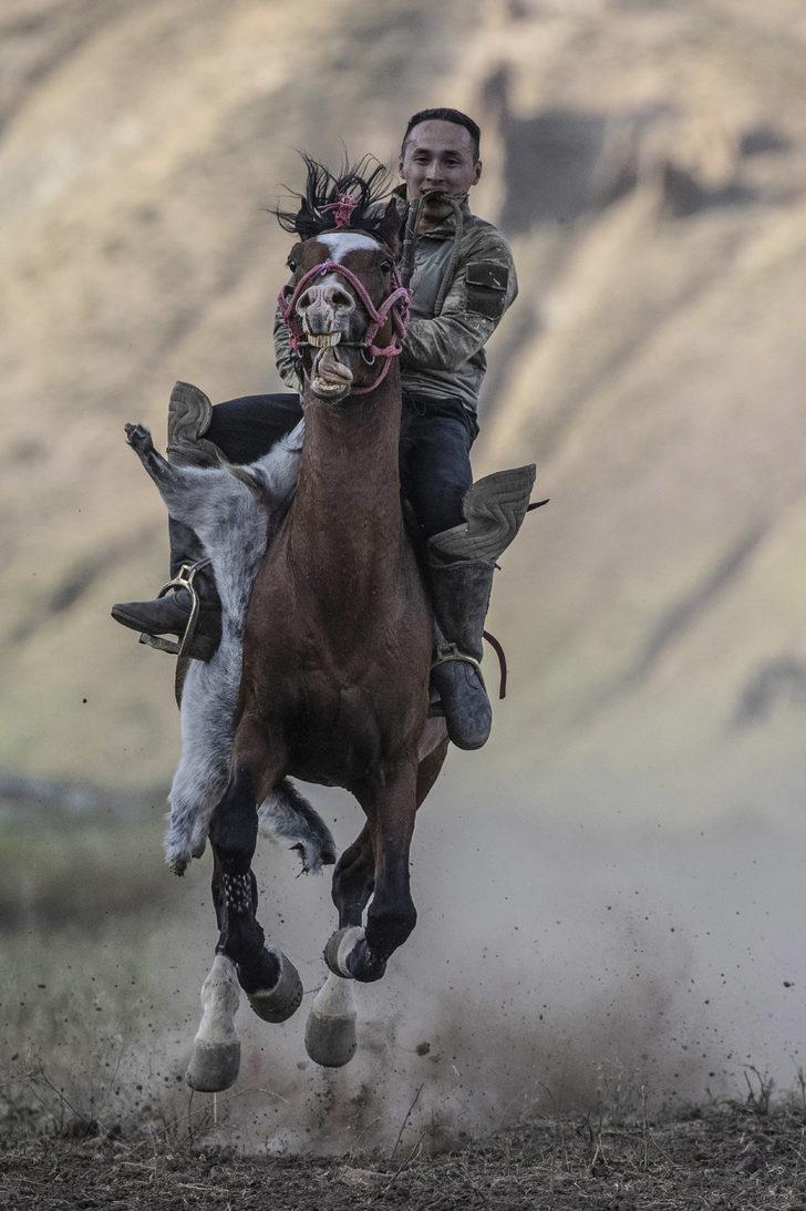 Kırgız Türkleri, ata yadigarı "Kökbörü"yü dört nala geleceğe taşıyor G3