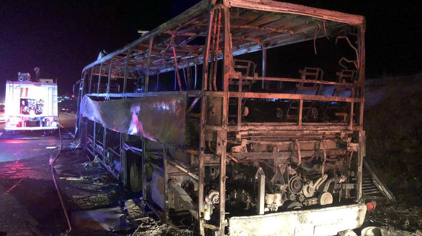 Kırşehir'de seyir halindeki yolcu otobüsünde çıkan yangın söndürüldü