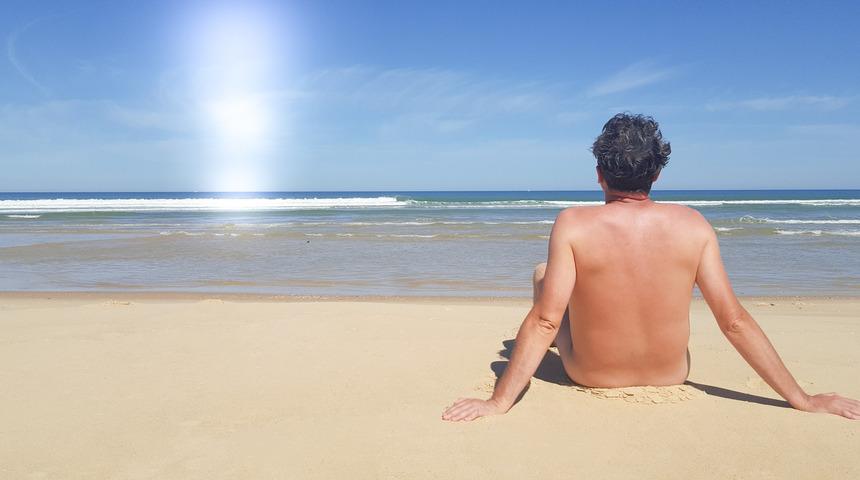 Çıplaklar plajında dehşet anları! Bir kadını izleyip kendini tatmin etmeye başlayınca...