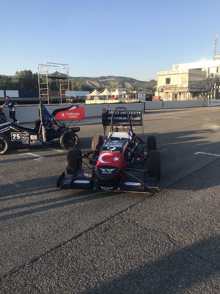 Düzce Üniversitesi öğrencileri yaptıkları araçla İtalya'da yarışa katıldı G1