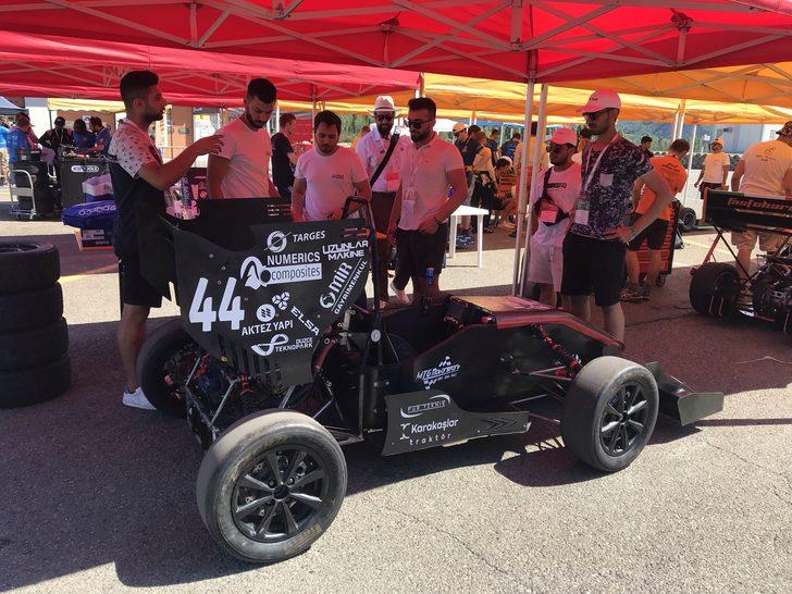 Düzce Üniversitesi öğrencileri yaptıkları araçla İtalya'da yarışa katıldı G4