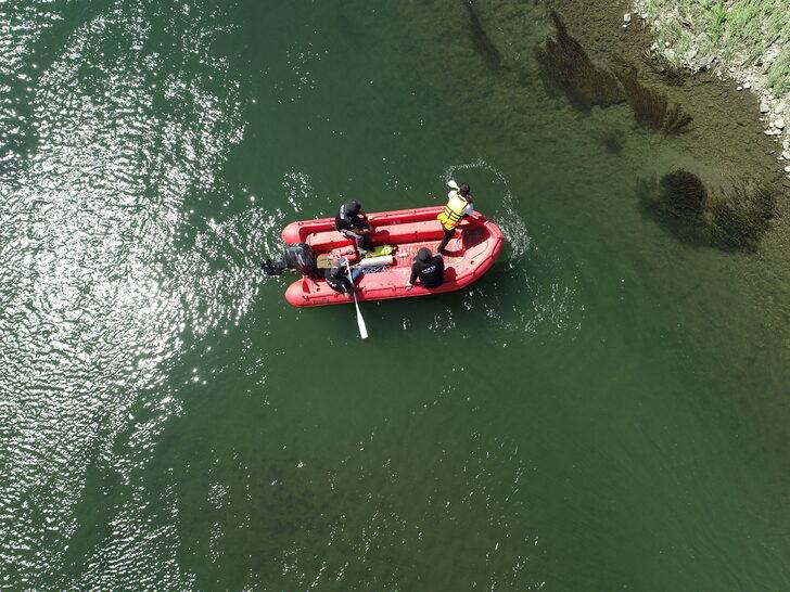 Bingöl'de nehirde boğulma tehlikesi geçiren çocuğu kurtarırken akıntıya kapılan kişi aranıyor G5