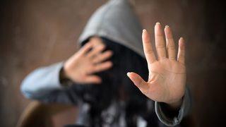 Akılalmaz olay! 11 yaşındaki çocuğu kediyle cinsel ilişkiye girmeye zorlayıp filme aldılar