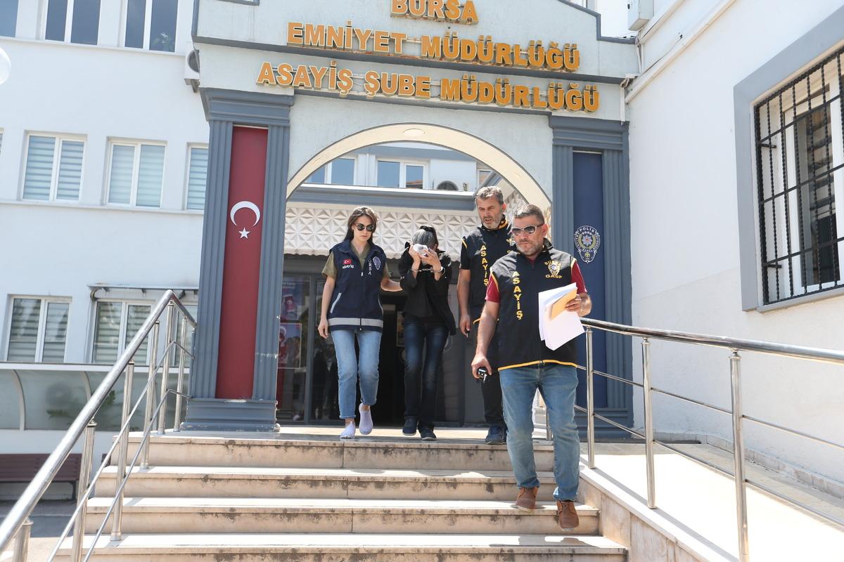 Bursa'da &ccedil;&ouml;p evde bulunan &ccedil;ocuğun teyzesi adliyeye sevk edildi
