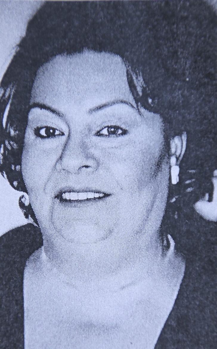 Ebru Gündeş annesini son yolculuğuna uğurladı! Sanatçı dostları yalnız bırakmadı G2