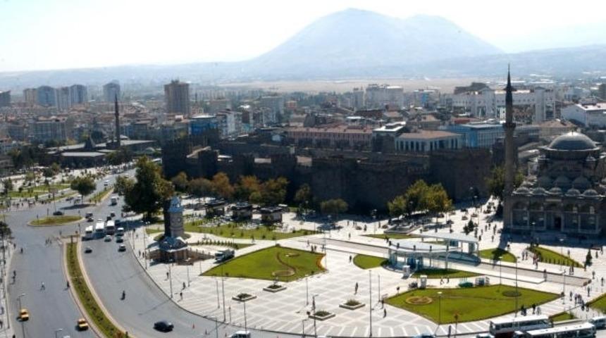 Kayseri milletvekili adayları YSK'ya teslim edildi