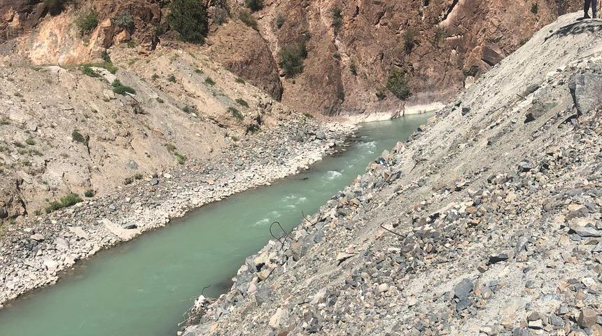 Artvin'de serinlemek için nehre giren genç kayboldu