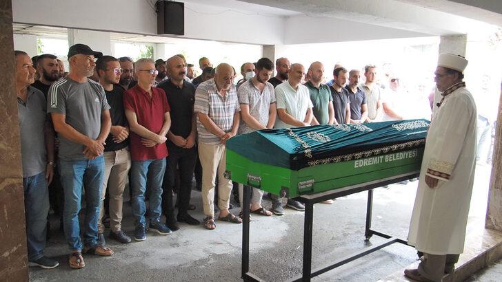 Balıkesir'de teknenin batması sonucu ölen kişinin cenazesi defnedildi G1