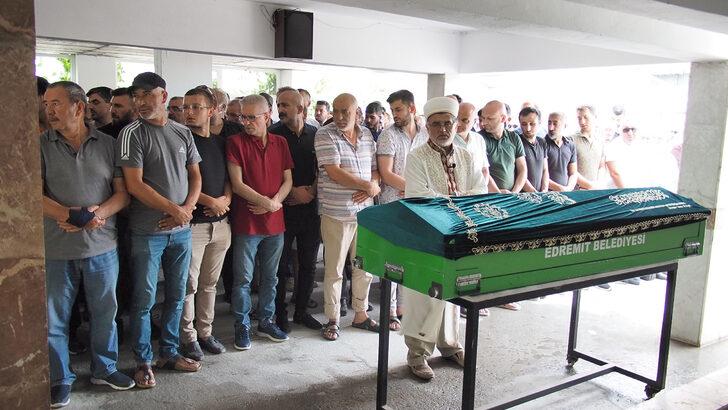 Balıkesir'de teknenin batması sonucu ölen kişinin cenazesi defnedildi G2