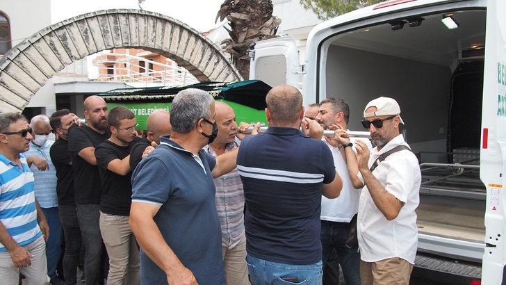 Balıkesir'de teknenin batması sonucu ölen kişinin cenazesi defnedildi G3