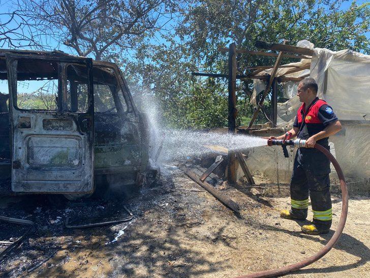 Muğla'da park halindeki minibüsten sazlığa sıçrayan yangın söndürüldü G1