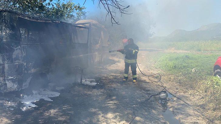 Muğla'da park halindeki minibüsten sazlığa sıçrayan yangın söndürüldü G5