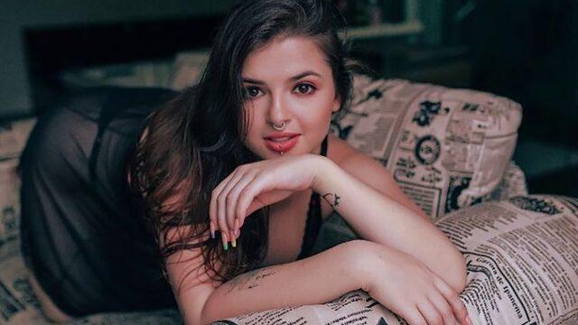 Dünyaca ünlü yetişkin içerik platformundaki son bakire olmak istiyordu! Yeni hedefi vajina kokusundan mum yapmak