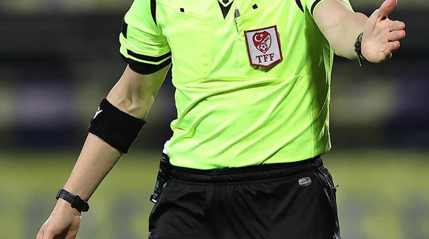 Son dakika spor haberi: Türkiye Futbol Federasyonu hakemlere yönelik aldığı yeni kararları açıkladı! Hibrit sistem...