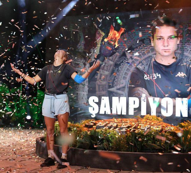 Survivor 2022 şampiyonu Nisa Bölükbaşı bikinili pozuyla görenleri büyüledi!