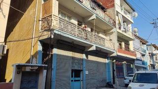 İzmir'de eşini 18 yaşındaki gençle evde yakalayan adam dehşet saçtı: 1 ölü