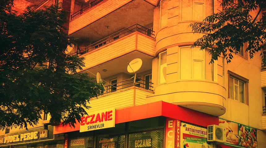 Annesini yemek yaparken vurdu, oturma odasına geçip... Dehşete düşüren olayda 20 yaşındaki gençle ilgili çarpıcı detay