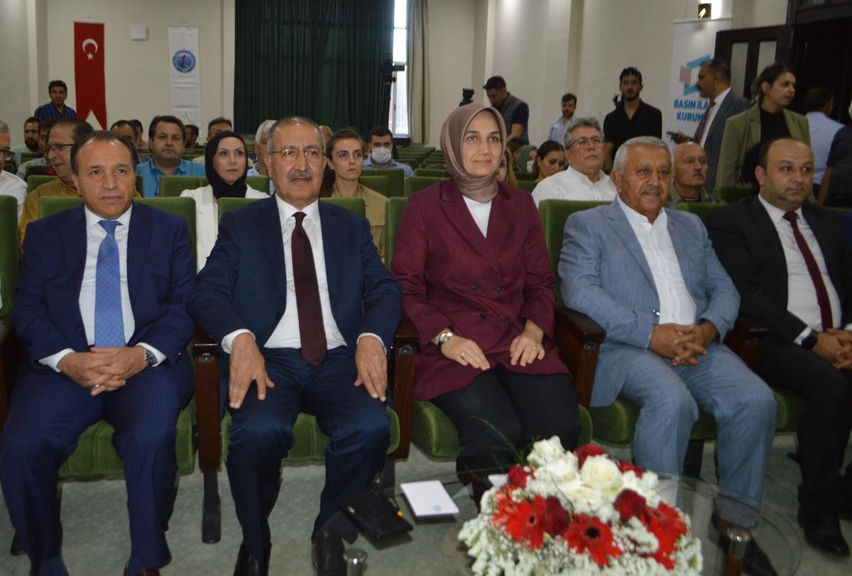 Afyonkarahisar'da "Dezenformasyonla M&uuml;cadele ve Basın Ahlak Esasları" konferansı yapıldı