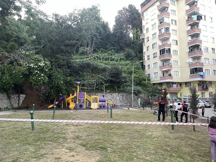 Rize'de toprak kayması sonucu çocuk parkı zarar gördü G4