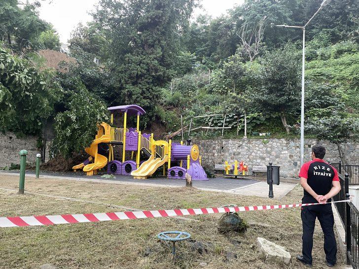 Rize'de toprak kayması sonucu çocuk parkı zarar gördü G3