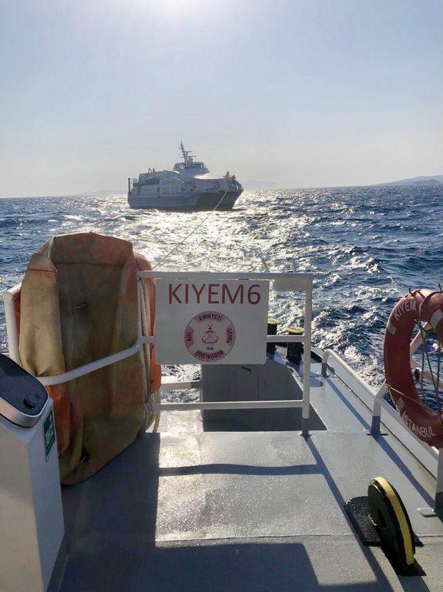 Bodrum'da sürüklenen feribot KEGM ekiplerince kurtarıldı