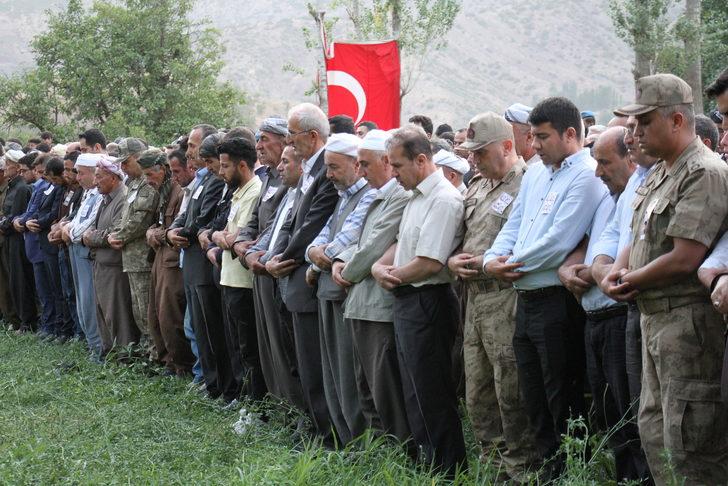 Pençe-Yıldırım Harekatı'nda şehit olan güvenlik korucuları son yolculuklarına uğurlandı G3