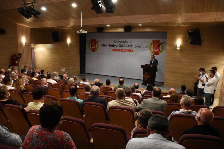 Ordu'da "Geleneksel Yılın Medya Ödülleri" sahiplerine verildi G1