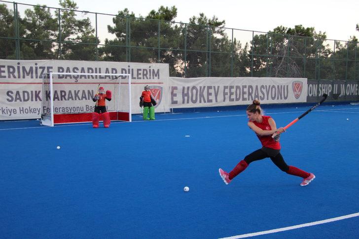 Genç hokeyciler, Avrupa Şampiyonası C3'ün hazırlıklarını sürdürüyor G1