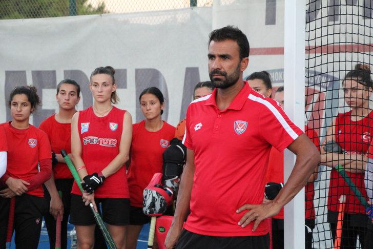 Genç hokeyciler, Avrupa Şampiyonası C3'ün hazırlıklarını sürdürüyor G4