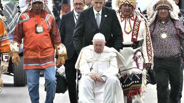 Kilisede istismar skandalı! Papa Francis özür diledi