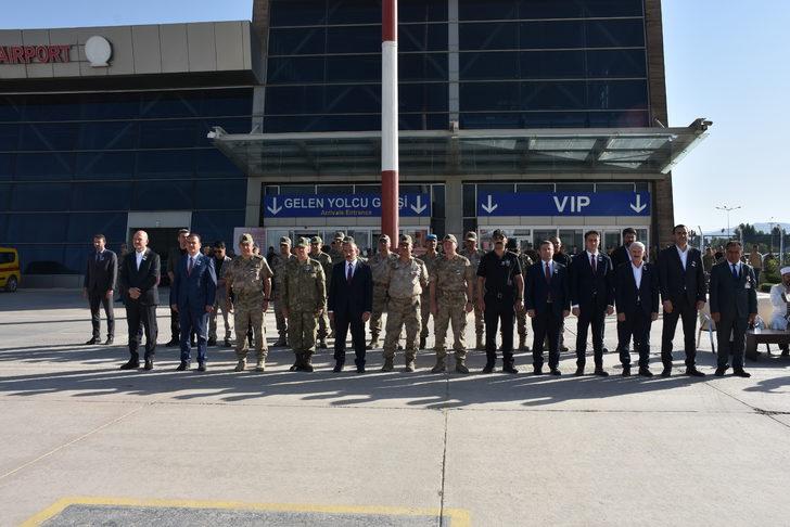 Pençe-Yıldırım Harekatı'nda şehit olan asker için Hakkari'de tören düzenlendi G2
