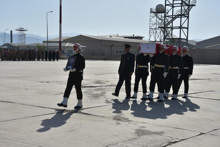 Pençe-Yıldırım Harekatı'nda şehit olan asker için Hakkari'de tören düzenlendi G5