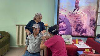 Kırklareli'nde huzurevi sakinlerine hatırlatma dozu uygulandı