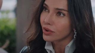 Camdaki Kız'ın Cana'sı 48 yaşındaki Hande Ataizi minik bikinisiyle fit vücudunu sergiledi