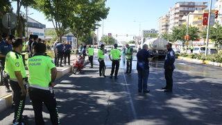 Şanlıurfa'da 2 kişinin öldüğü trafik kazası araç kamerasına yansıdı