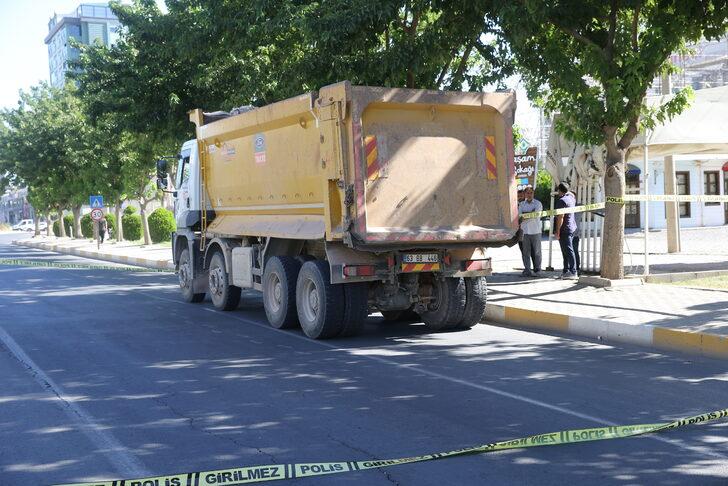 Şanlıurfa'da 2 kişinin öldüğü trafik kazası araç kamerasına yansıdı G3