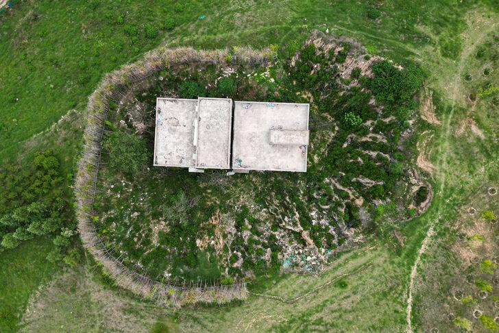 Gökdelenlerin arasında tamamen tek başına!  Bambularla çevrili yerin tam 10 metre altında G1