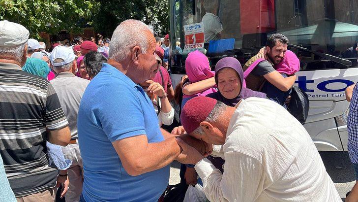 Isparta'ya dönen hacı kafilesi sevinç gözyaşlarıyla karşılandı G2