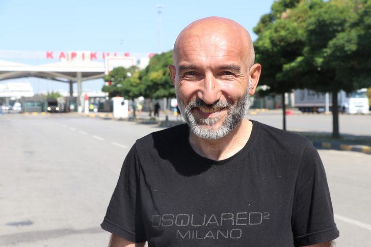 Avrupa'dan gelen gurbetçiler Kapıkule'den Türkiye'ye sevinçle giriyor G2