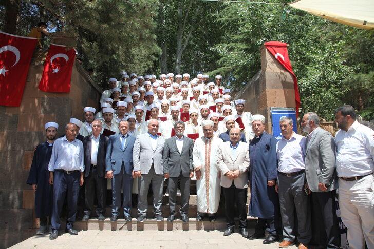 Ahlat'ta hafızlık eğitimini tamamlayan 83 öğrenci için tören düzenlendi G2